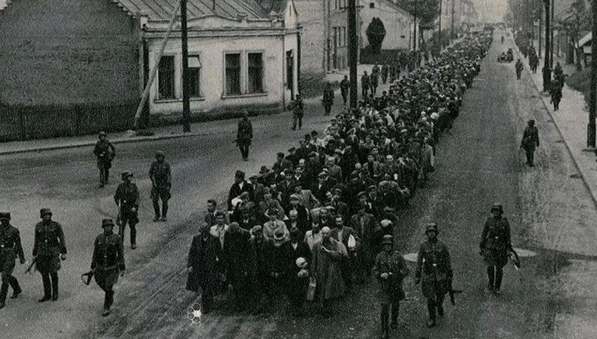 Więźniowie pierwszego transportu do Auschwitz 14 czerwca 1940