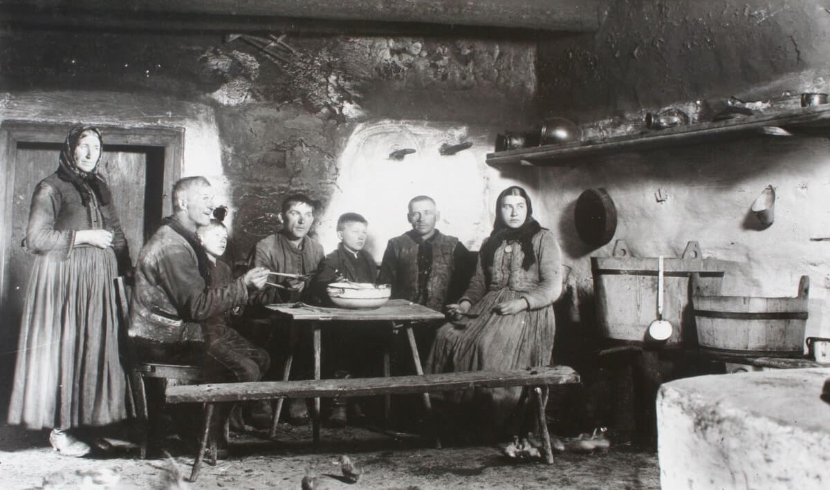 Wieczerza u wójta, Gostwica, powiat nowosądecki, 1922 rok.