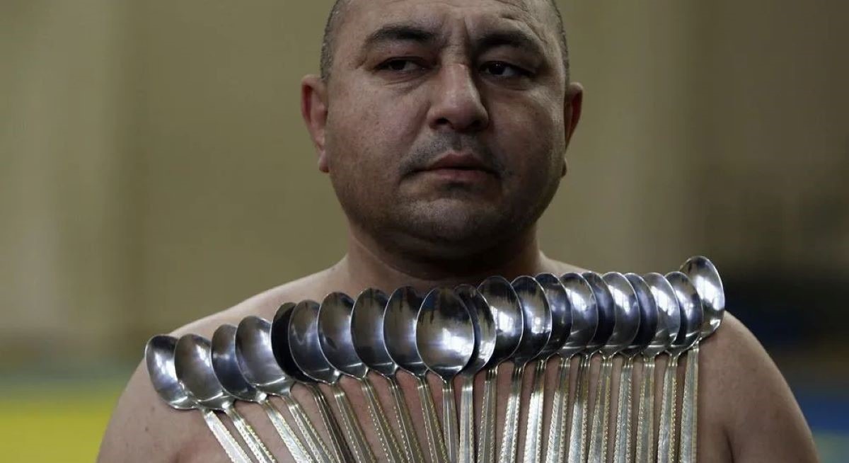 Etibar Elchyev. Człowiek, który „przyciąga” metalowe przedmioty