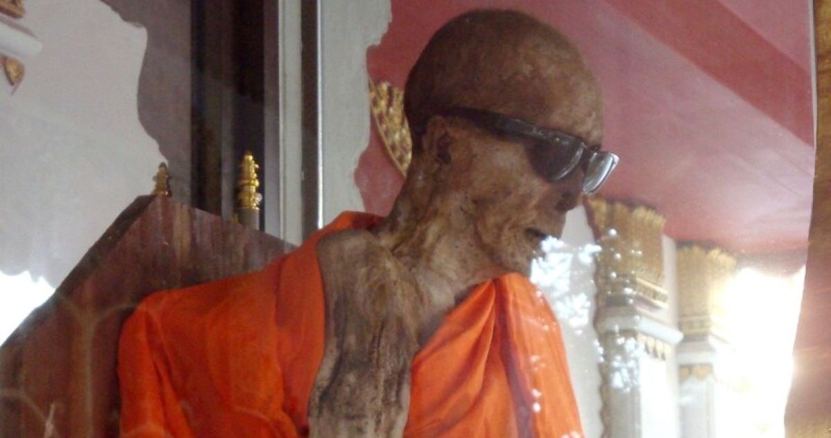 Sokushinbutsu. Historia barbarzyńskiej praktyki samomufikacji